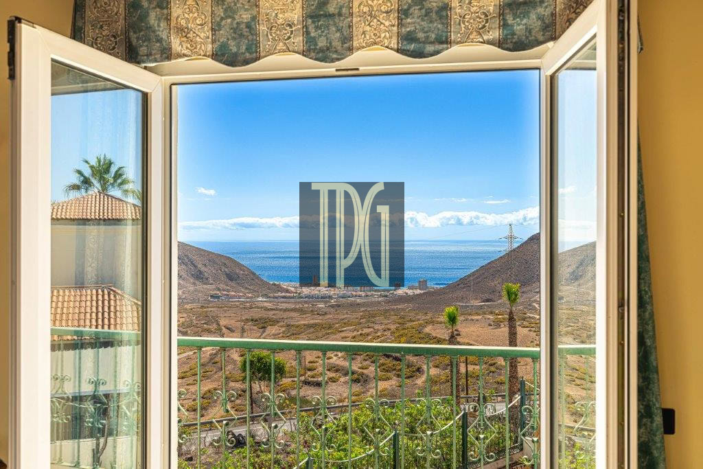 5 Bedroom Detached Villa for sale in Chayofa