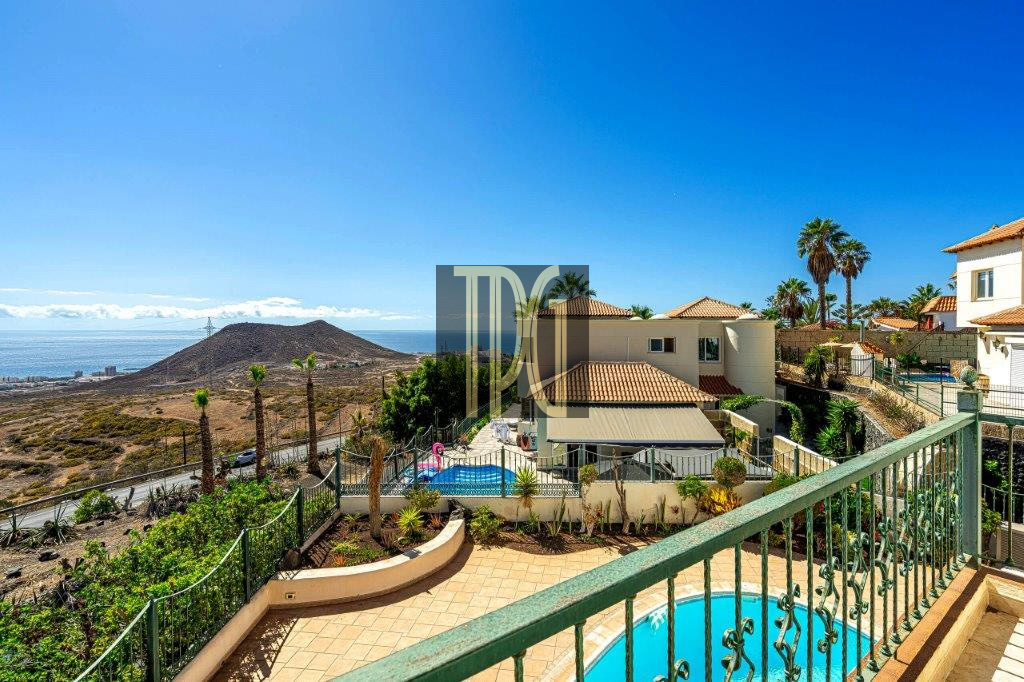 5 Bedroom Detached Villa for sale in Chayofa