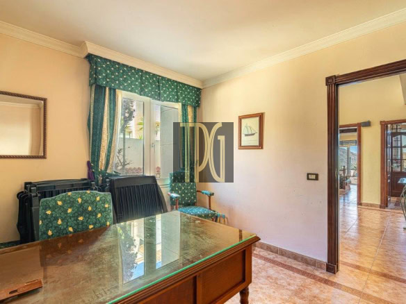 5 Bedroom Detached Villa for sale in Chayofa