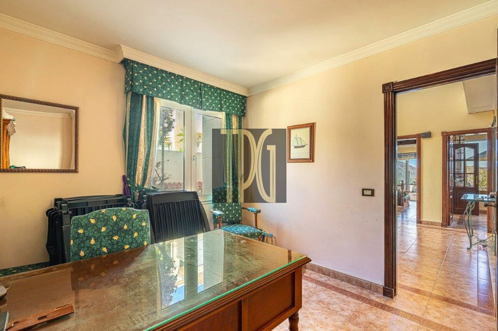 5 Bedroom Detached Villa for sale in Chayofa