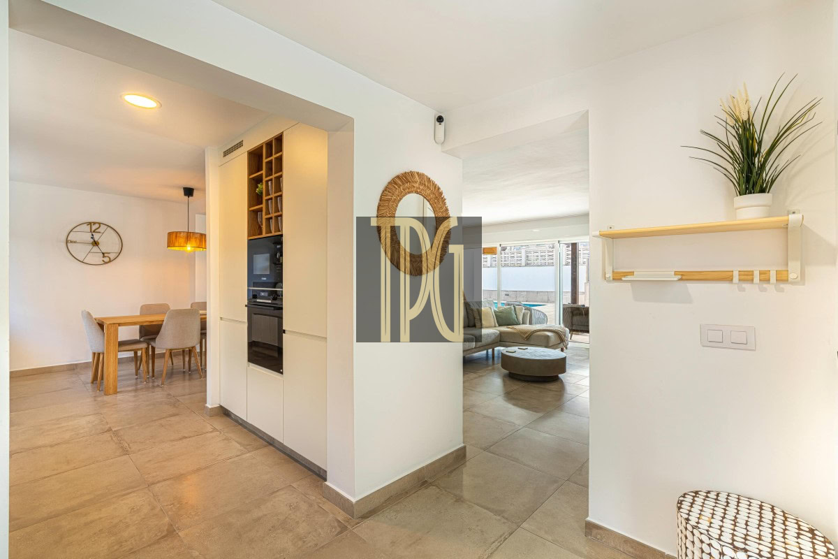 3 Bedroom Detached Villa with Pool for sale in Los Cristianos