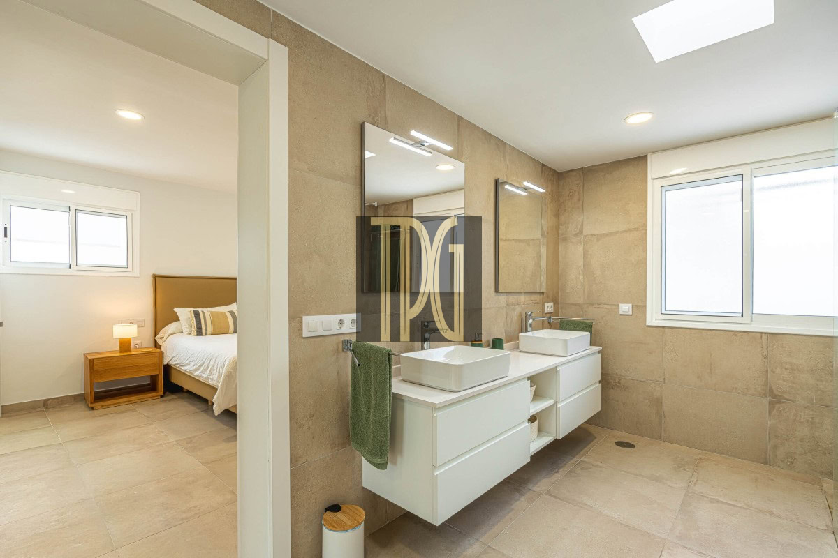 3 Bedroom Detached Villa with Pool for sale in Los Cristianos