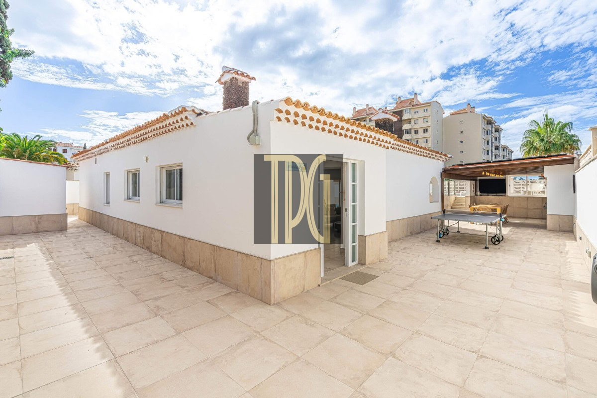 3 Bedroom Detached Villa with Pool for sale in Los Cristianos