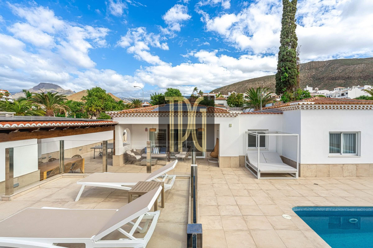 3 Bedroom Detached Villa with Pool for sale in Los Cristianos