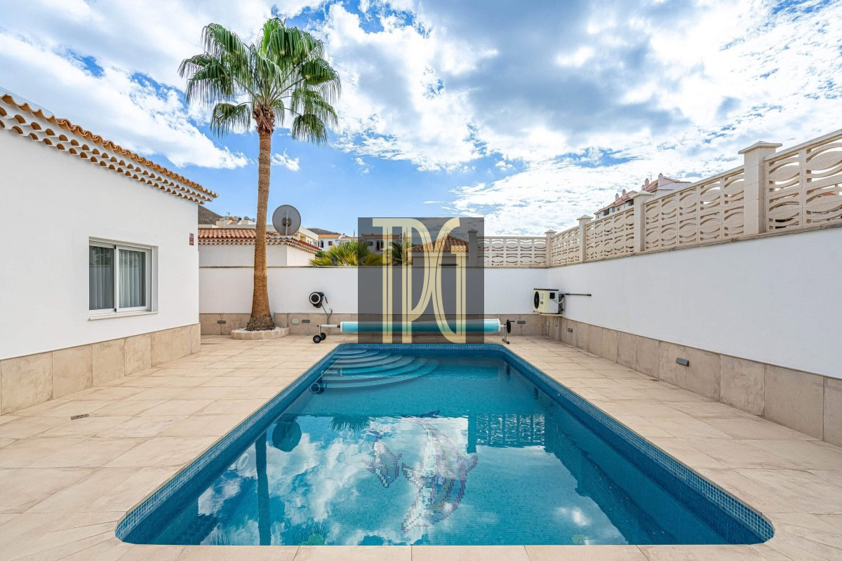 3 Bedroom Detached Villa with Pool for sale in Los Cristianos