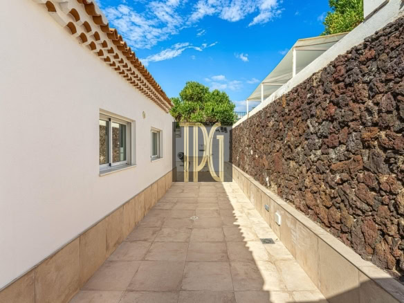 3 Bedroom Detached Villa with Pool for sale in Los Cristianos