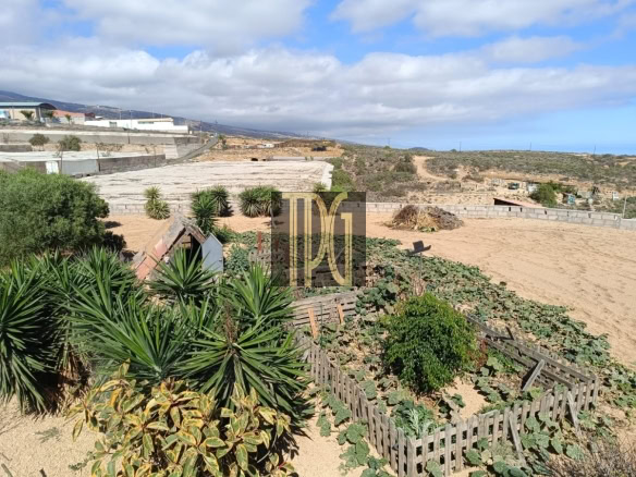 House with Land for Sale in Teguedite, Arico